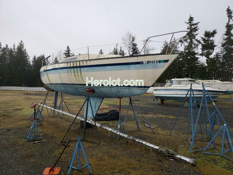 BOAT SAILBOAT 1979 white   CLKL0097M79K photo #1