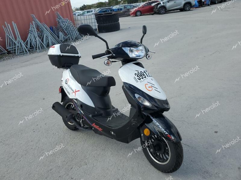 YNGF SCOOTER 2022 white    39912733 LL0TCAPH3NG012850 LL0TCAPH3NG012850 photo #1