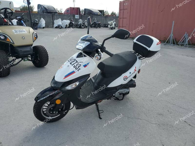 YNGF SCOOTER 2022 white    39912733 LL0TCAPH3NG012850 LL0TCAPH3NG012850 photo #3