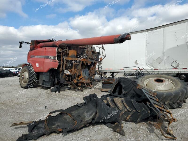 CASE COMBINE 2014 red    44634493 YDG222725 YDG222725 photo #1