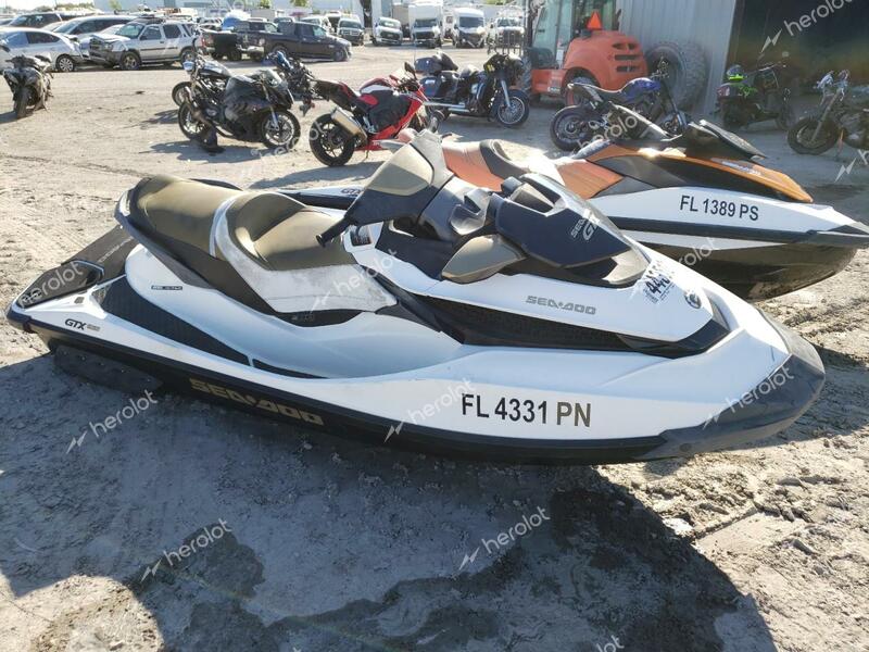 BOMBARDIER JETSKI 2013 two tone    44351213 YDV10824C313 YDV10824C313 photo #1