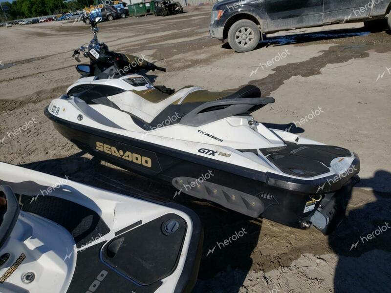 BOMBARDIER JETSKI 2013 two tone    44351213 YDV10824C313 YDV10824C313 photo #4