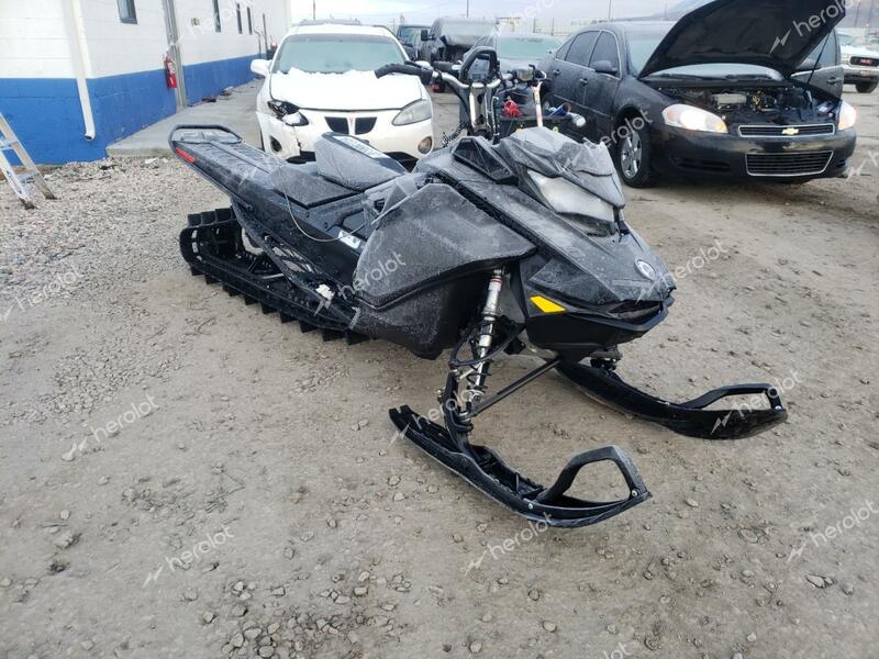 BOMBARDIER SNOWMOBILE 2021 black    37998723 2BPSCFMFXMV000060 2BPSCFMFXMV000060 photo #1