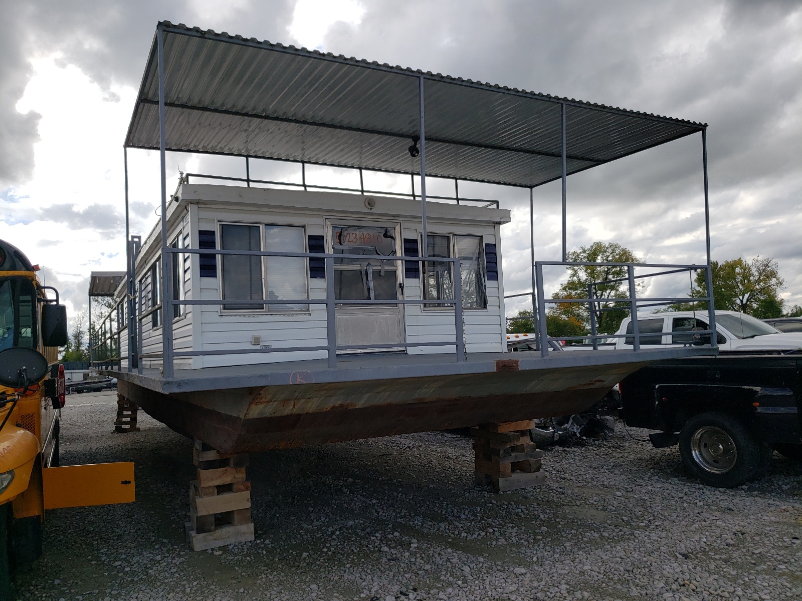 BOAT HOUSE BOAT 1985 white    57697961 KYZ06562F818 KYZ06562F818 photo #1