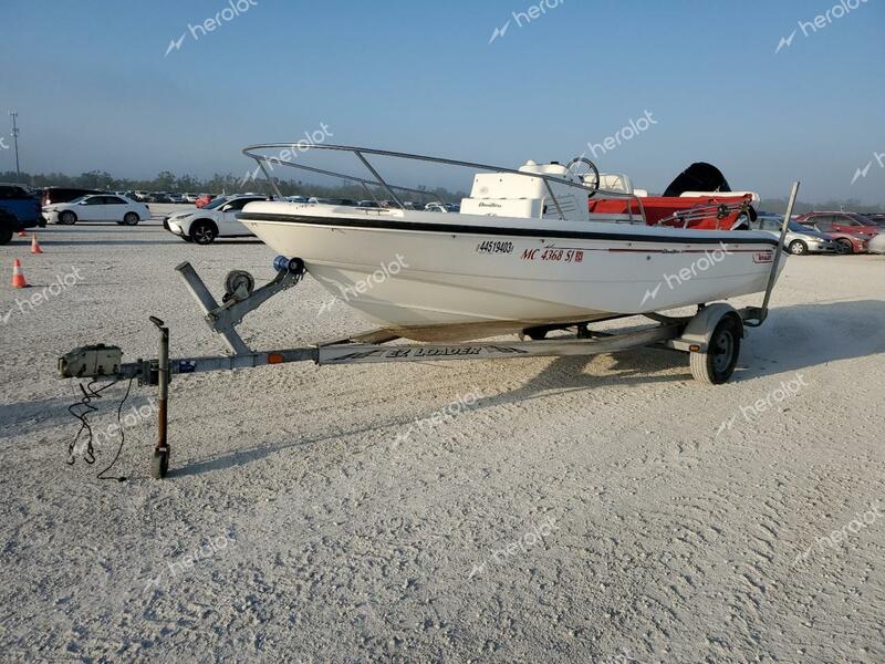 BOST BOAT W TRL 2001 white    44519403 BWCBU020H001 BWCBU020H001 photo #3