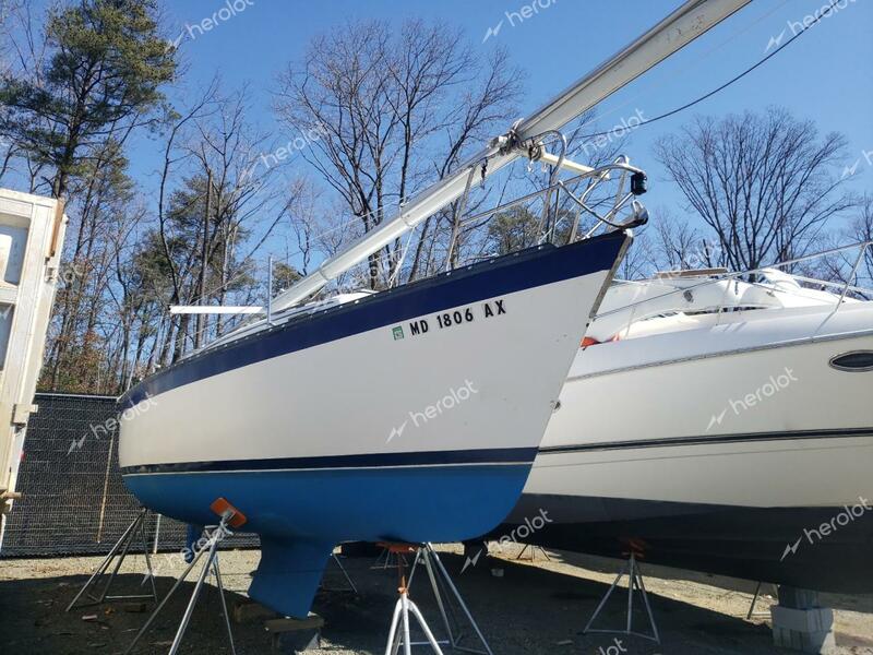 HUNT SAILBOAT 1983 white   HUN71226M83B photo #1