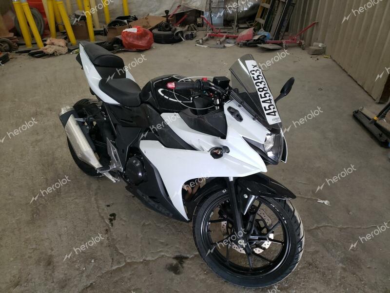 SUZUKI GSX250R 2018 white  gas  45458353 LC6DN11A6J1100692 LC6DN11A6J1100692 photo #1