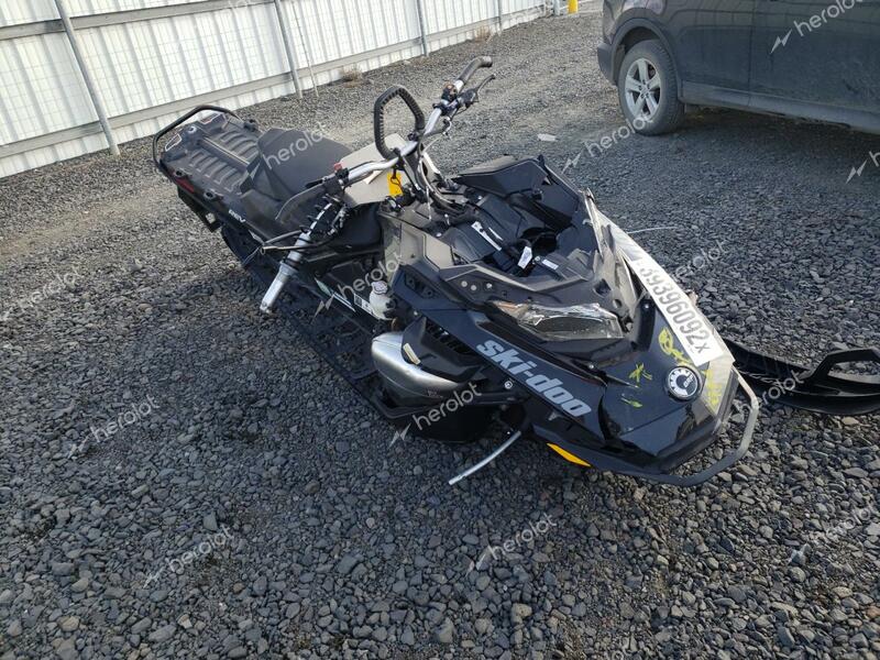 BOMBARDIER SNOWMOBILE 2018 black    39396092 2BPSUGJC6JV000419 2BPSUGJC6JV000419 photo #1