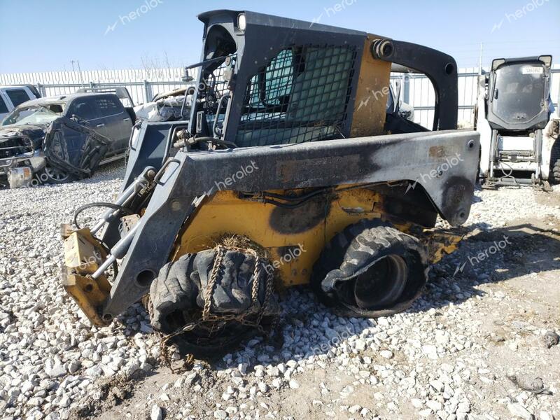 JOHN DEERE SKIDSTEER 2010 yellow    48309893 T0328DK181043 T0328DK181043 photo #3