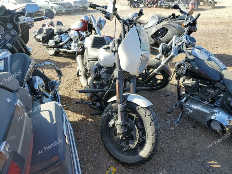 HARLEY-DAVIDSON FXFB FAT B 2018 white  gas  57193442 1HD1YKJ19JC032511 1HD1YKJ19JC032511 photo #1