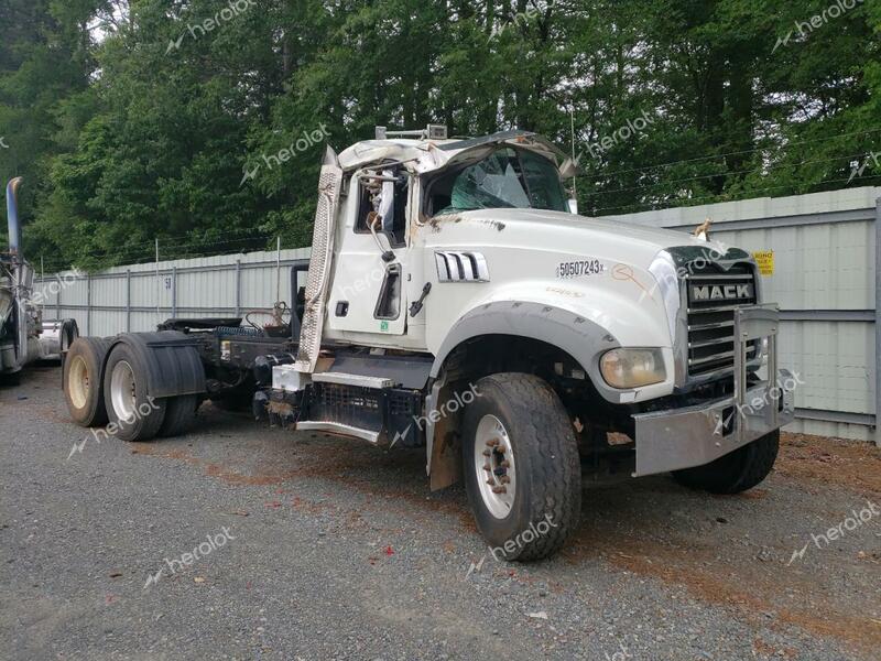 MACK GRANITE 2019 white  diesel  50507243 1M2GR2NC4KM001047 1M2GR2NC4KM001047 photo #1