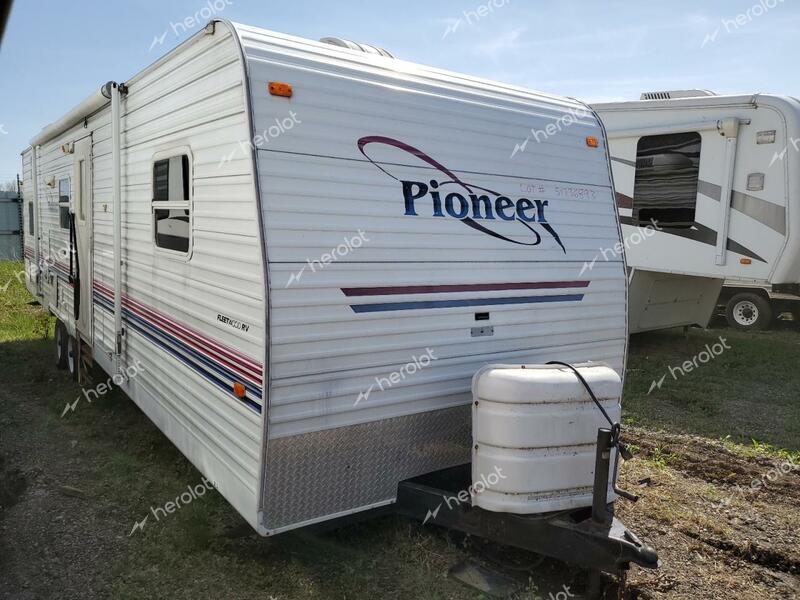 FLEETWOOD PIONEER 2003 white   1EB1T302836003193 photo #1