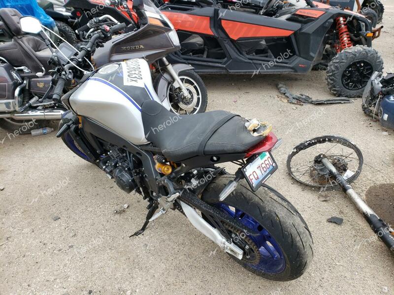 YAMAHA MT09 D 2022 blue  gas JYARN72E9NA001008 photo #4