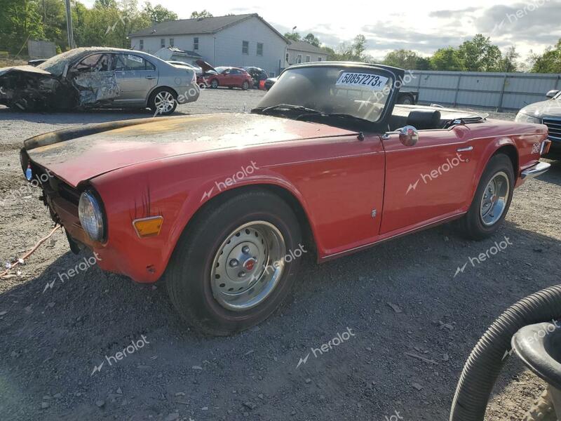 TRIUMPH CAR TR6 1974 red    50857273 CF13477U CF13477U photo #1