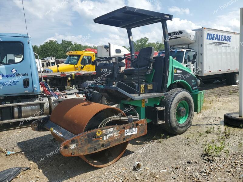 JCB TRACTOR 2013 green   GATVM046L02901415 photo #3