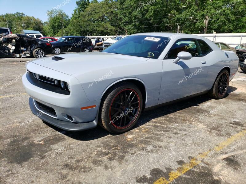 Dodge Challenger 2021 сзади