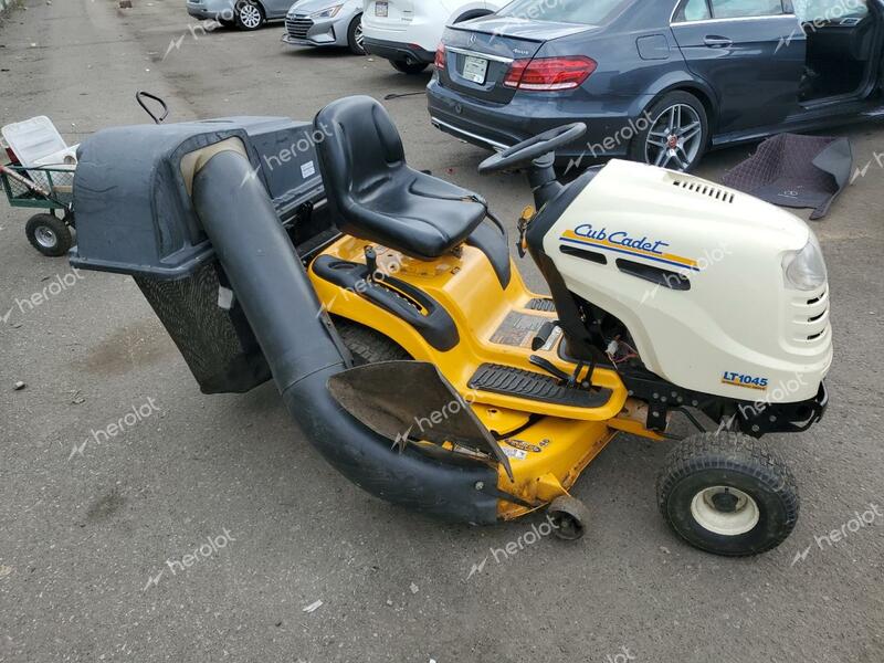 CUB LAWN MOWER 2013 yellow   1C246H10486 photo #1