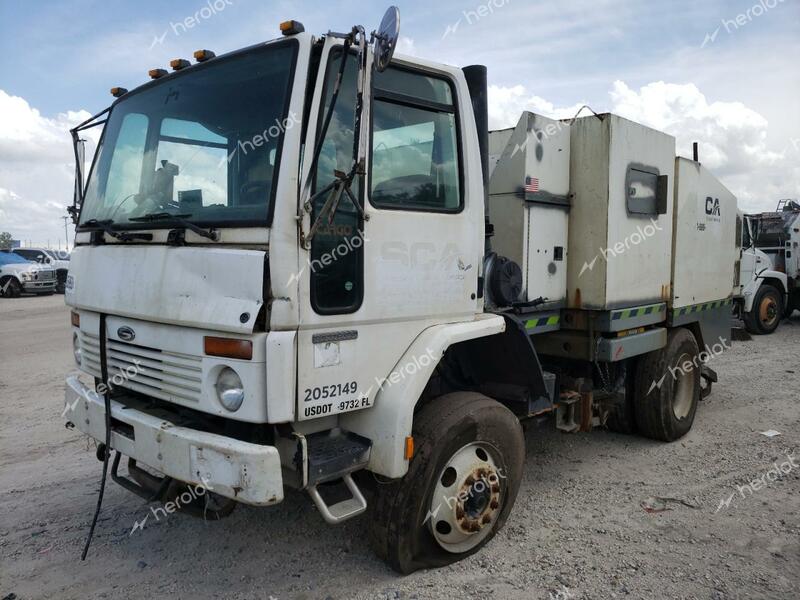 STERLING TRUCK SC 8000 2005 white tilt cab diesel 49HAADBV15DU42690 photo #3