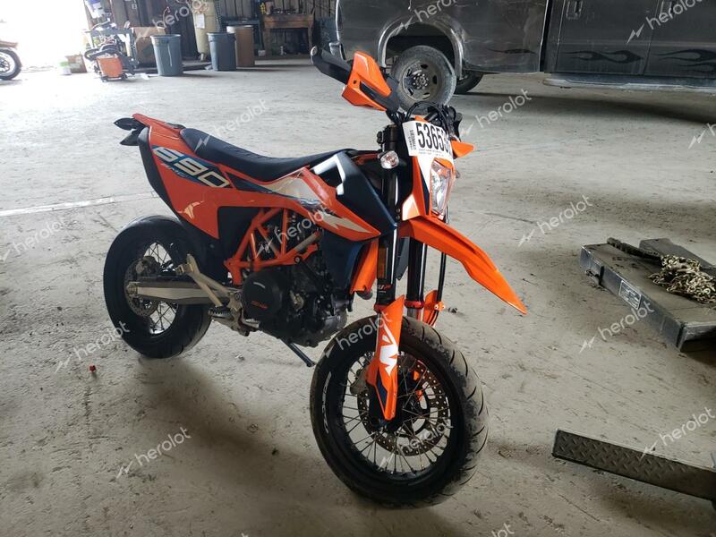 KTM 690 SMC R 2023 orange  gas VBKLSV402PM743372 photo #1