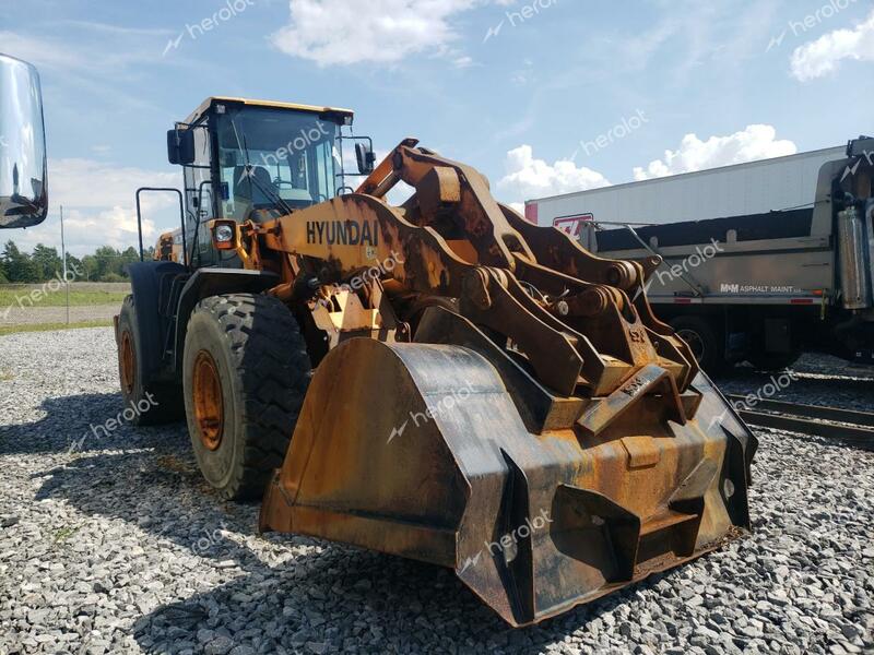 HYUNDAI LOADER 2010 yellow   HH1HLL01TA0000023 photo #1