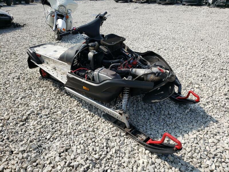 YAMAHA SNOWMOBILE 2004 black   JYE8EY0074A000705 photo #1