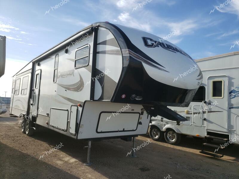 CRUS 5THWHEEL 2018 cream   5ZT3CSZB2JG122855 photo #1