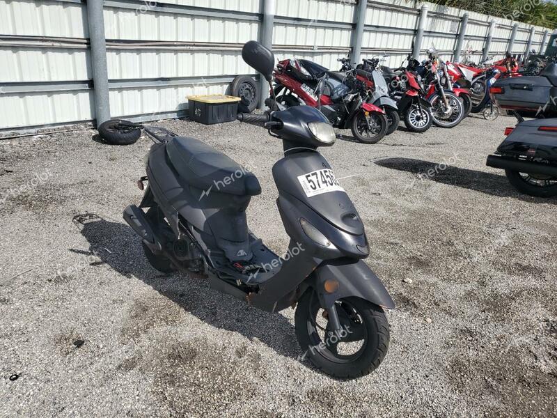 YNGF SCOOTER 2019 black   L2BBLNCC1HB301079 photo #1