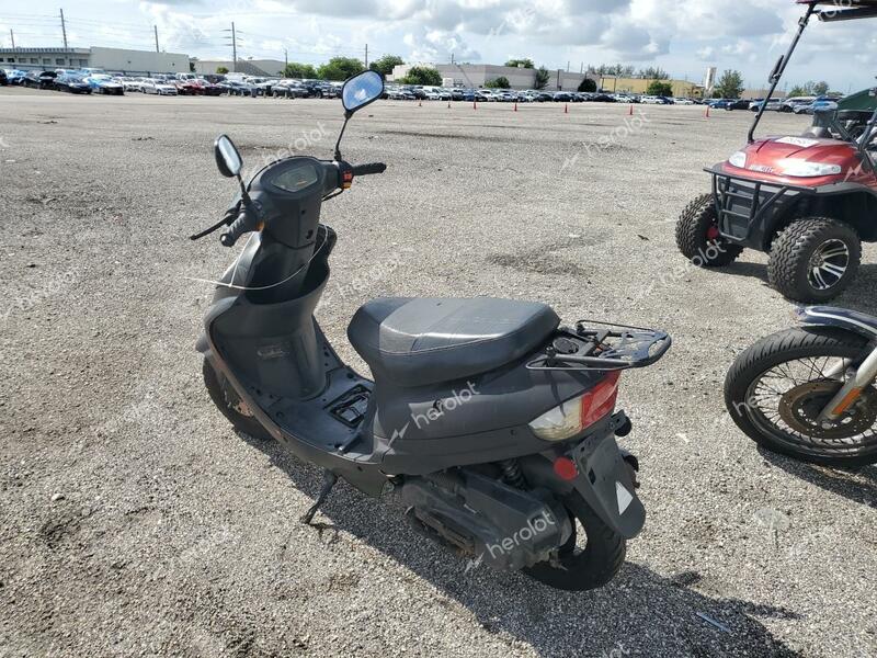 YNGF SCOOTER 2019 black   L2BBLNCC1HB301079 photo #4