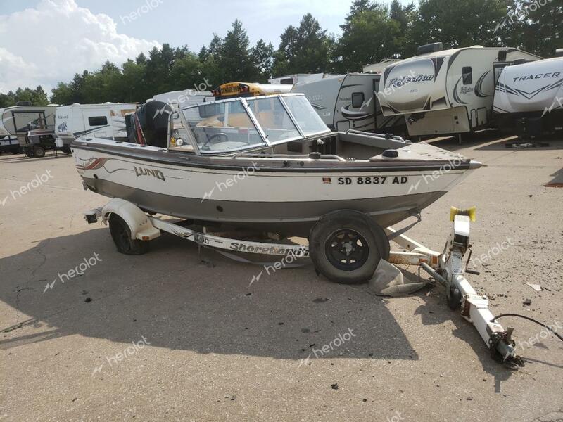 LUND BOAT W/TRL 2002 white   LUNBR782G102 photo #1