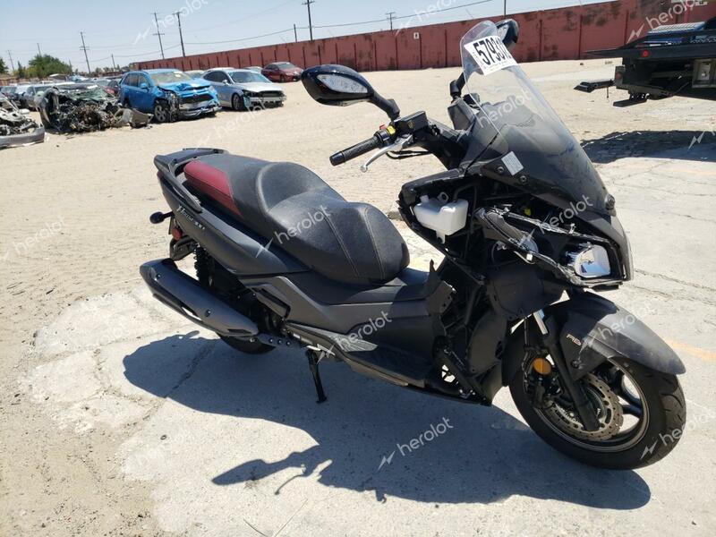 KYMCO USA INC X-TOWN 300 2019 gray  gas LC2W1M246KC100195 photo #1