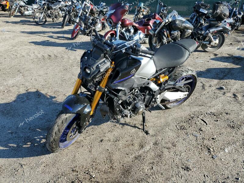 YAMAHA MT09 D 2022 two tone  gas JYARN72E6NA000981 photo #3