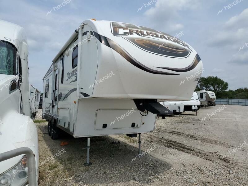 CRUS 5THWHEEL 2013 white   5ZT3CSUB1DD112136 photo #1