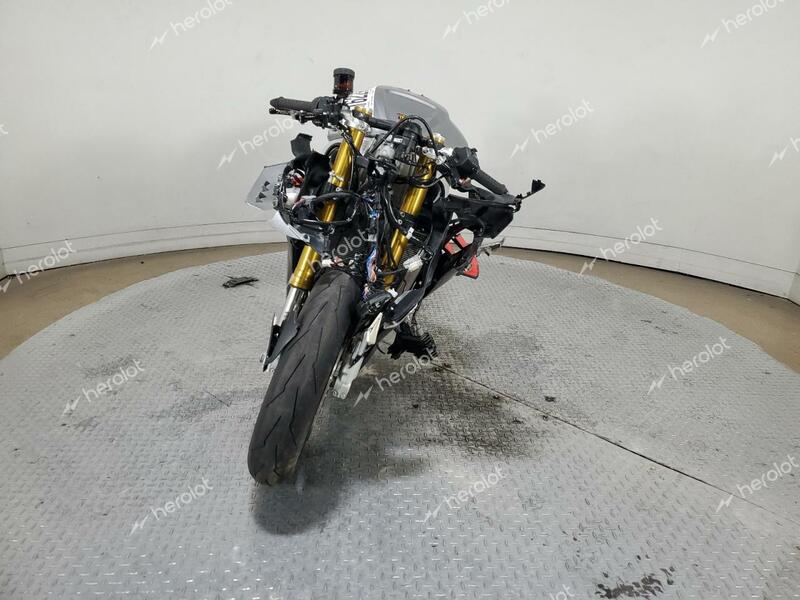 APRILIA RSV4 1100 2022 two tone  gas ZD4KYUA00NS000328 photo #3