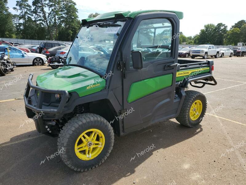 JOHN DEERE GATOR 4X4 2022 green   1M0835RAVNM052219 photo #3