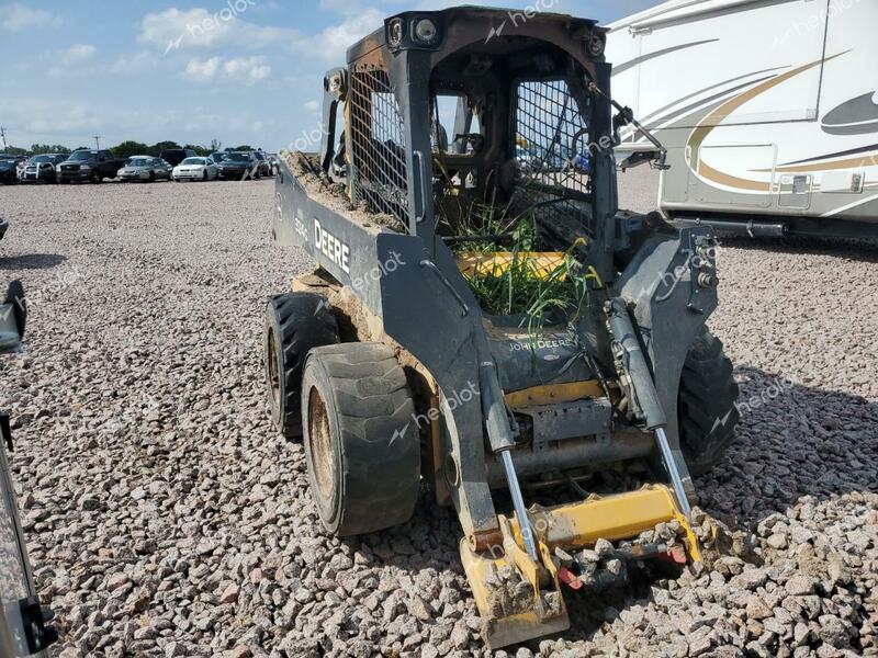 JOHN DEERE SKIDSTEER 2021 yellow   337980 photo #1