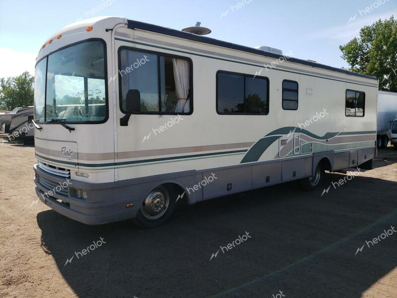 FLEE CAMPER 1998 white  gas 1GBKP37J2V3314974 photo #3