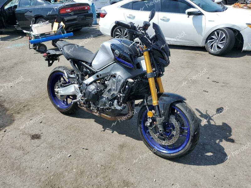 YAMAHA MT09 D 2022 two tone  gas JYARN72E3NA000727 photo #1