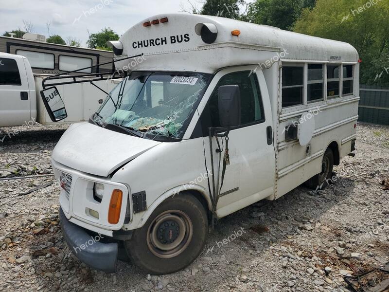 GMC SAVANA CUT 2002 white cutaway gas 1GDHG31R021206067 photo #3