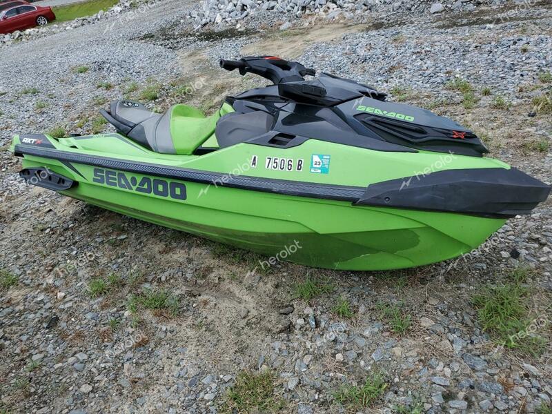 BOMBARDIER SEADOO 2020 green   YDV24778K920 photo #1