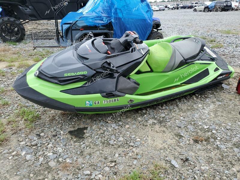 BOMBARDIER SEADOO 2020 green   YDV24778K920 photo #3