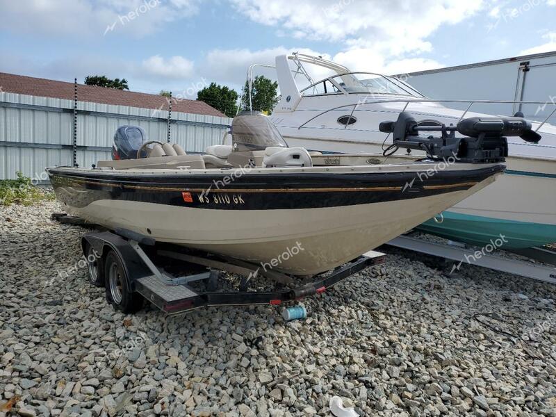 BOAT MARINE/TRL 2003 two tone   N0R87026H203 photo #1