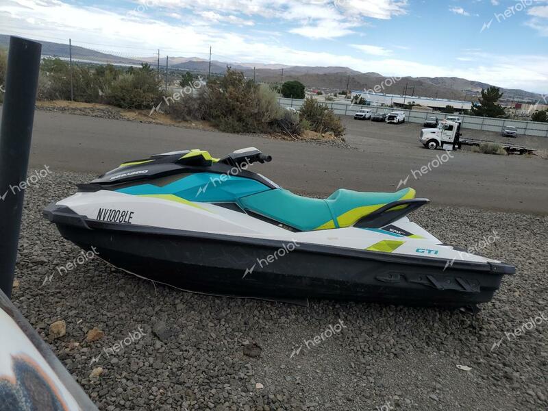 BOMBARDIER SEADOO 2018 white   YDV46931C818 photo #3