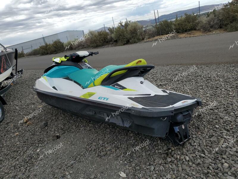 BOMBARDIER SEADOO 2018 white   YDV46931C818 photo #4