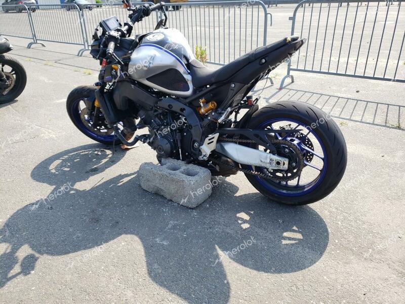 YAMAHA MT09 D 2022 silver  gas JYARN72E5NA000695 photo #4