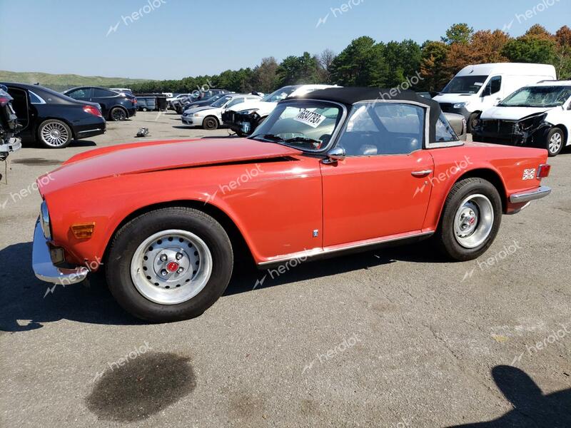 TRIUMPH CAR TR6 1973 red   CF136IU photo #1