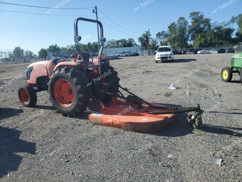 KUTA TRACTOR 2011 orange   MX4700F10989 photo #4