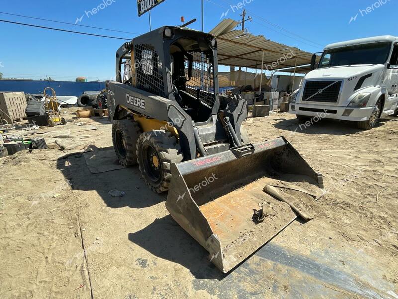 JOHN DEERE SKIDSTEER 2012 yellow   1T0320DAPB0195933 photo #1