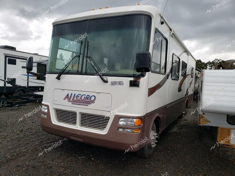 OTHER RV 2003 two tone  gas 5B4MP67G033373065 photo #3