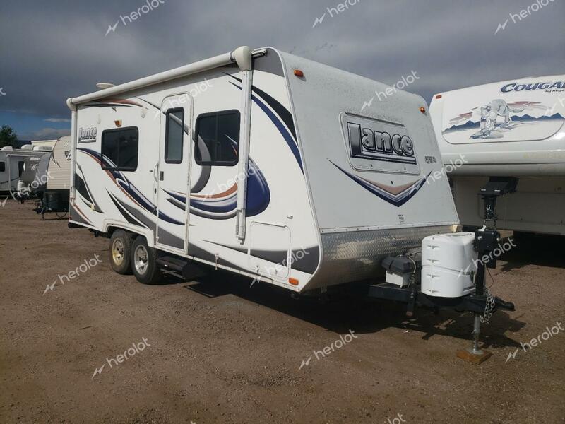 LNCE CAMPER 2011 white   1L9TN1822BL311418 photo #1