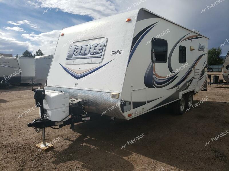 LNCE CAMPER 2011 white   1L9TN1822BL311418 photo #3